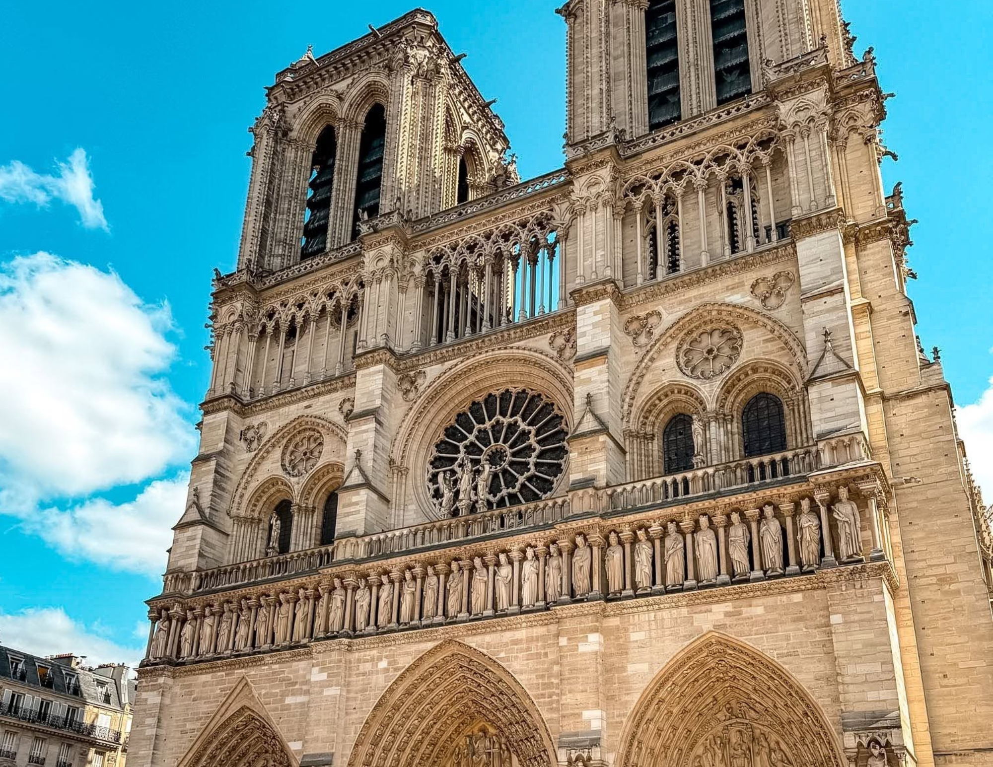 Paris Travel Guide (11).png